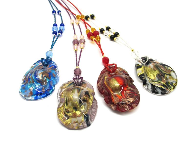 Murano glass oyster Necklaces, 50x30 mm ( COLV0S01 ) available in 4 colour, made entirely handmade by Murano master glass-makers with the lampwork technique, in our factory in Murano Venice - Italy, with silver 925 and gold 24kt foil insertions and Avventurina, cord in seed beads ( Conteria ) combined with the color of the necklace (50 cm)